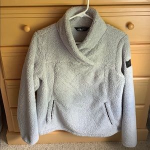 North Face Women’s Medium Fuzzy Pullover
